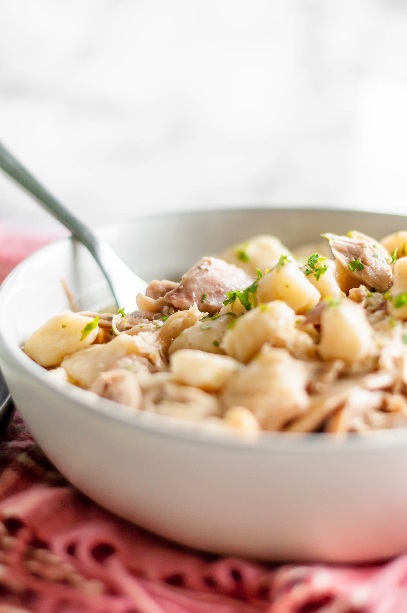 Kỹ thuật nuôi và chăm sóc gà tre Mỹ cựa dao hiệu quả